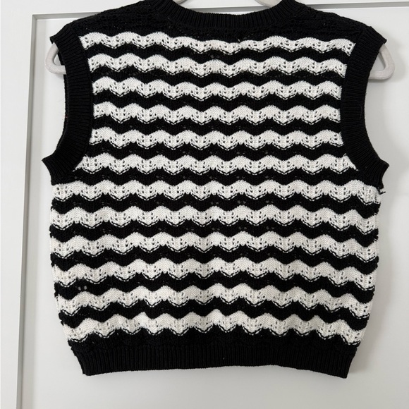 Black and White Chevron Knit Set - Picture 3 of 12